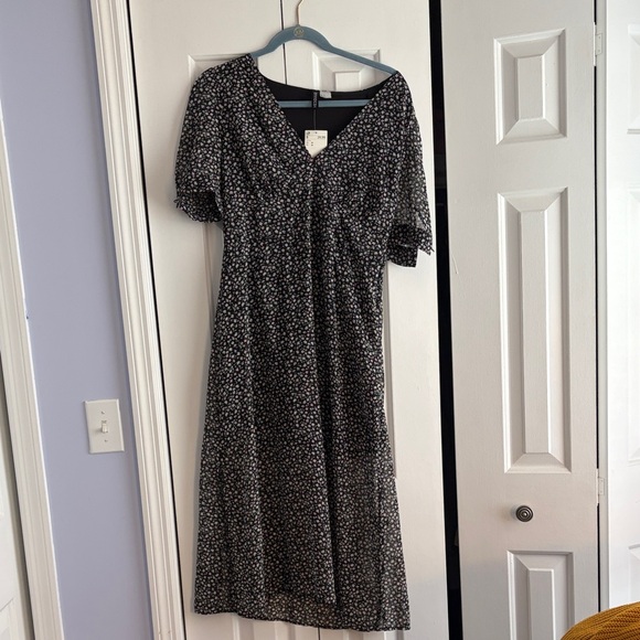 H&M Dresses & Skirts - H&M Floral Midi Dress
